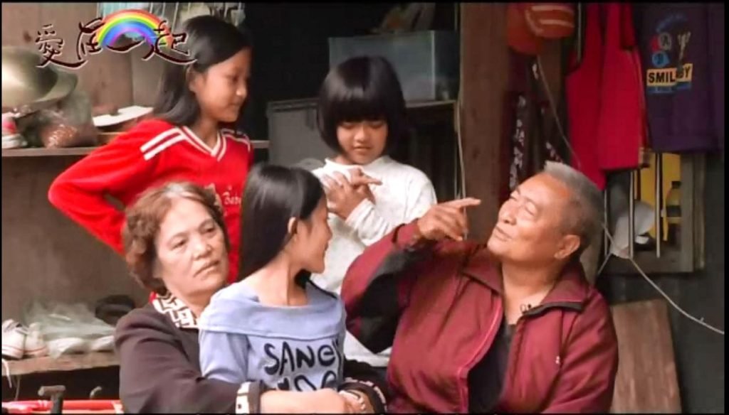 勇敢單親媽媽獨力撫養四個孩子_愛在一起-第3集(2013-07-07)